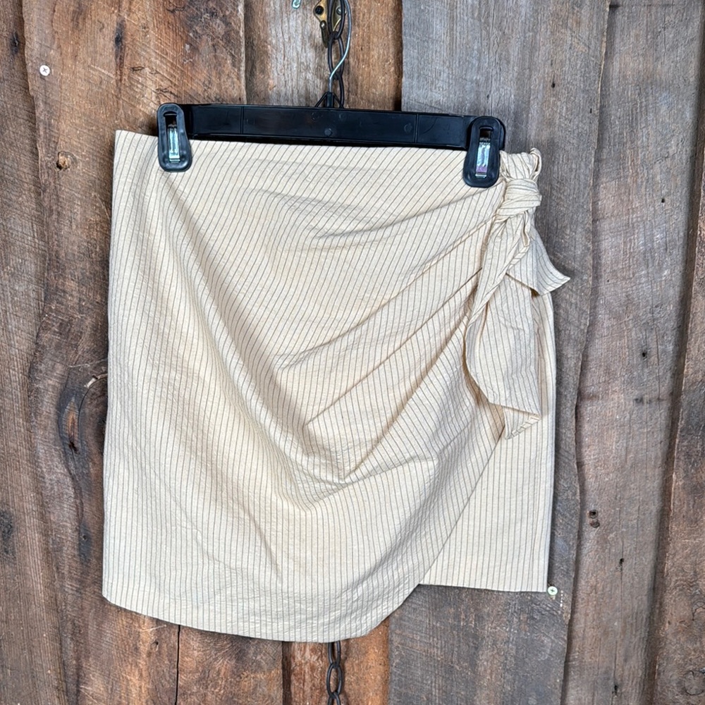 Zara Cream Wrap Mini Skirt with Tie Front - Size medium